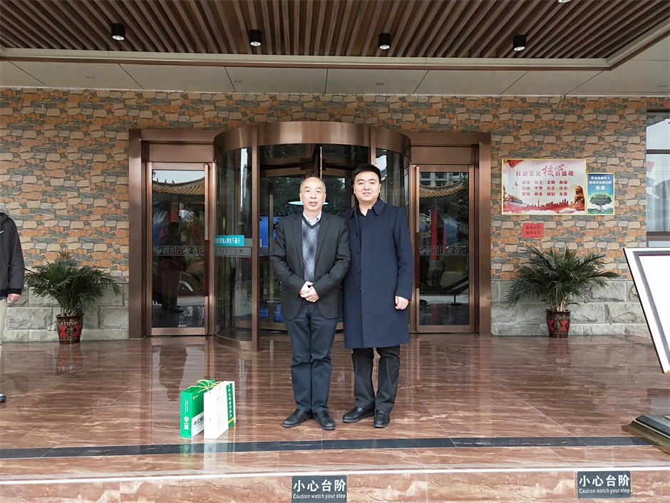 陳日新教授光臨中艾健康科技新品發(fā)布展臺現(xiàn)場